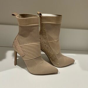 Steve Madden Women's Maxwell Ankle Boot, Beige, size 7.5